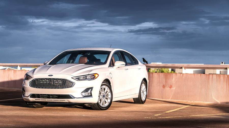  Ford Fusion Energi 2018 года  (фото 16 из 26)
